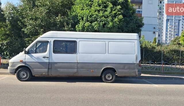 Белый Мерседес Sprinter, объемом двигателя 2.87 л и пробегом 500 тыс. км за 3800 $, фото 1 на Automoto.ua