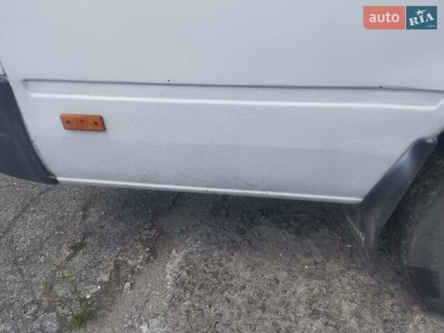 Белый Мерседес Sprinter, объемом двигателя 2.9 л и пробегом 100 тыс. км за 6500 $, фото 2 на Automoto.ua