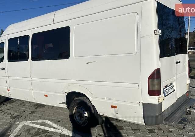 Белый Мерседес Sprinter, объемом двигателя 2.87 л и пробегом 450 тыс. км за 5000 $, фото 1 на Automoto.ua