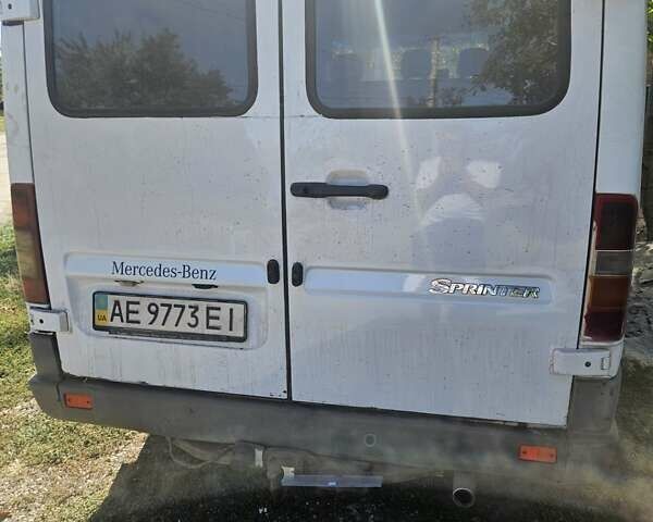 Белый Мерседес Sprinter, объемом двигателя 2.87 л и пробегом 550 тыс. км за 6500 $, фото 3 на Automoto.ua