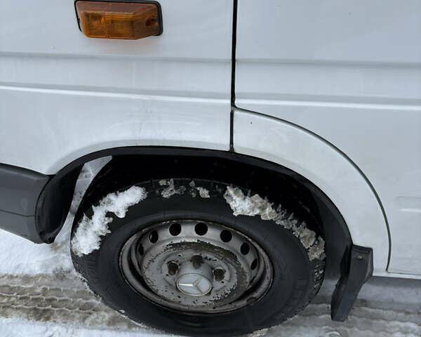 Белый Мерседес Sprinter, объемом двигателя 2.7 л и пробегом 300 тыс. км за 11000 $, фото 10 на Automoto.ua