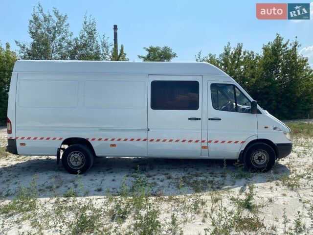 Белый Мерседес Sprinter, объемом двигателя 2.2 л и пробегом 833 тыс. км за 7400 $, фото 5 на Automoto.ua