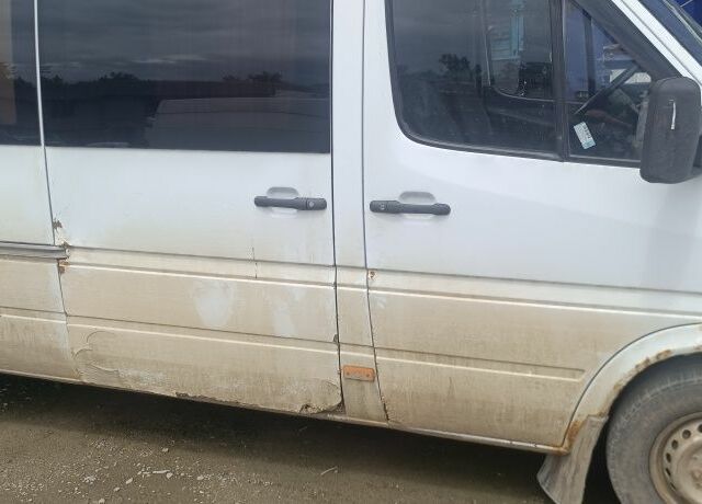 Білий Мерседес Sprinter, об'ємом двигуна 2.1 л та пробігом 700 тис. км за 3734 $, фото 2 на Automoto.ua