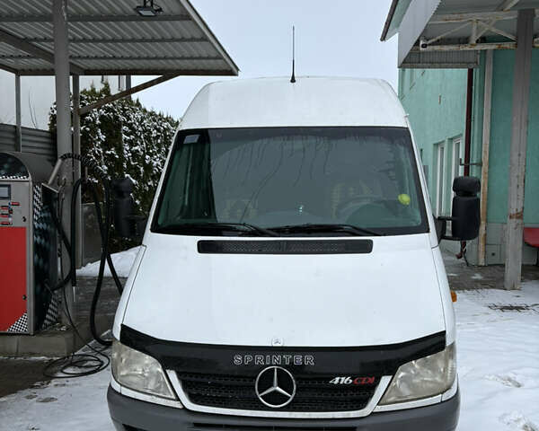 Белый Мерседес Sprinter, объемом двигателя 2.7 л и пробегом 300 тыс. км за 11000 $, фото 2 на Automoto.ua
