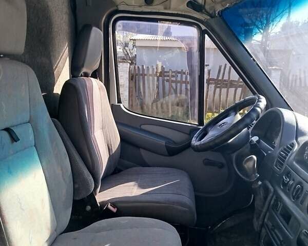 Белый Мерседес Sprinter, объемом двигателя 2.15 л и пробегом 700 тыс. км за 5200 $, фото 17 на Automoto.ua