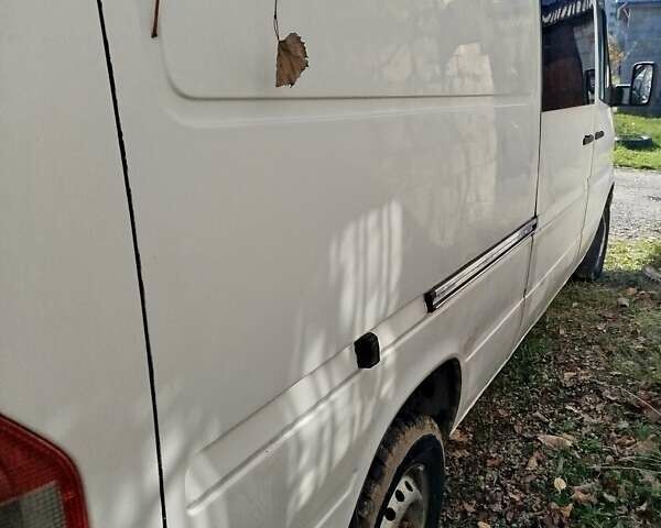 Белый Мерседес Sprinter, объемом двигателя 2.15 л и пробегом 700 тыс. км за 5200 $, фото 1 на Automoto.ua