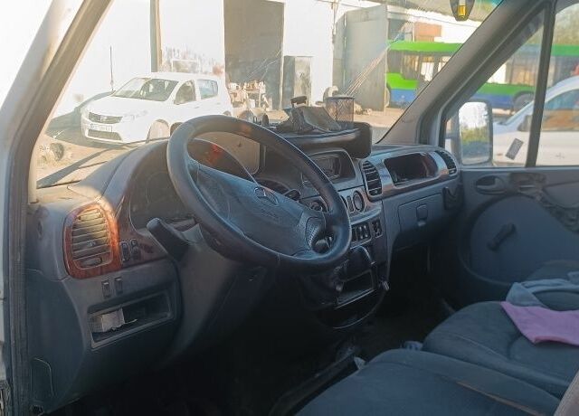 Білий Мерседес Sprinter, об'ємом двигуна 2.1 л та пробігом 700 тис. км за 3734 $, фото 6 на Automoto.ua