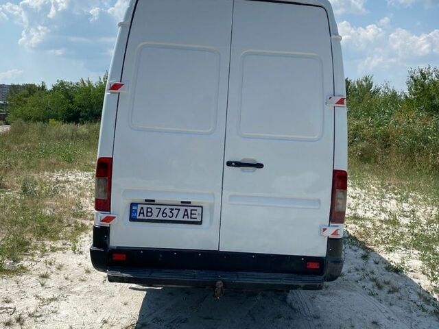 Белый Мерседес Sprinter, объемом двигателя 2.2 л и пробегом 833 тыс. км за 7400 $, фото 3 на Automoto.ua
