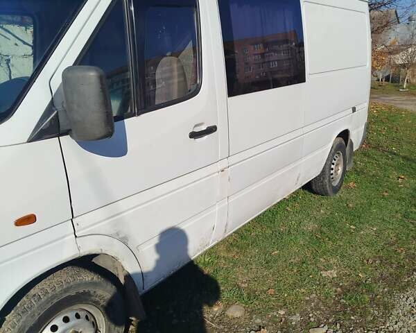Белый Мерседес Sprinter, объемом двигателя 2.15 л и пробегом 700 тыс. км за 5200 $, фото 8 на Automoto.ua
