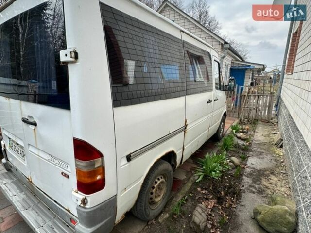 Белый Мерседес Sprinter, объемом двигателя 2.15 л и пробегом 500 тыс. км за 4624 $, фото 7 на Automoto.ua