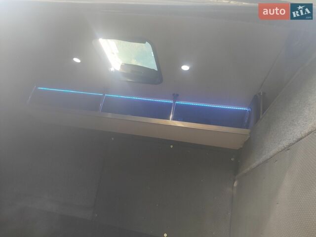 Белый Мерседес Sprinter, объемом двигателя 2.69 л и пробегом 730 тыс. км за 14000 $, фото 12 на Automoto.ua