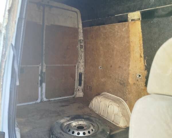 Белый Мерседес Sprinter, объемом двигателя 2.15 л и пробегом 700 тыс. км за 5200 $, фото 10 на Automoto.ua