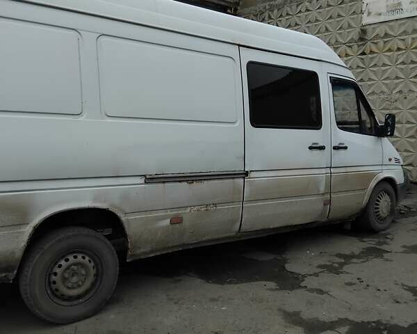 Белый Мерседес Sprinter, объемом двигателя 2.15 л и пробегом 800 тыс. км за 3800 $, фото 1 на Automoto.ua