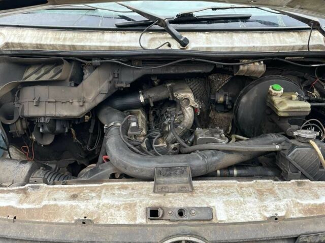 Белый Мерседес Sprinter, объемом двигателя 2.9 л и пробегом 400 тыс. км за 2300 $, фото 5 на Automoto.ua