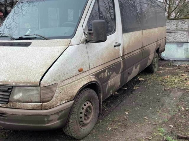Белый Мерседес Sprinter, объемом двигателя 2.9 л и пробегом 400 тыс. км за 2300 $, фото 2 на Automoto.ua