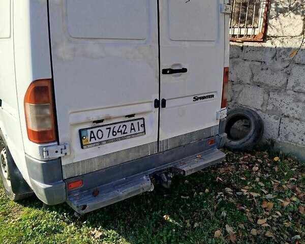 Белый Мерседес Sprinter, объемом двигателя 2.15 л и пробегом 700 тыс. км за 5200 $, фото 3 на Automoto.ua