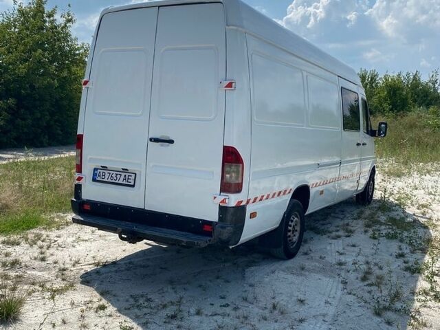 Белый Мерседес Sprinter, объемом двигателя 2.2 л и пробегом 833 тыс. км за 7400 $, фото 4 на Automoto.ua