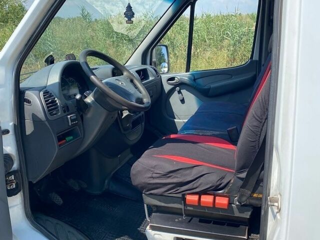 Белый Мерседес Sprinter, объемом двигателя 2.2 л и пробегом 833 тыс. км за 7400 $, фото 8 на Automoto.ua