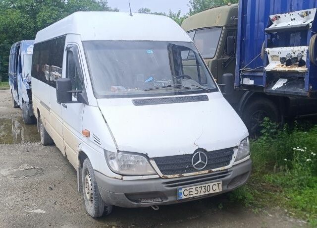 Білий Мерседес Sprinter, об'ємом двигуна 2.1 л та пробігом 700 тис. км за 3734 $, фото 1 на Automoto.ua