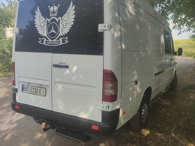 Белый Мерседес Sprinter, объемом двигателя 2.69 л и пробегом 730 тыс. км за 14000 $, фото 4 на Automoto.ua
