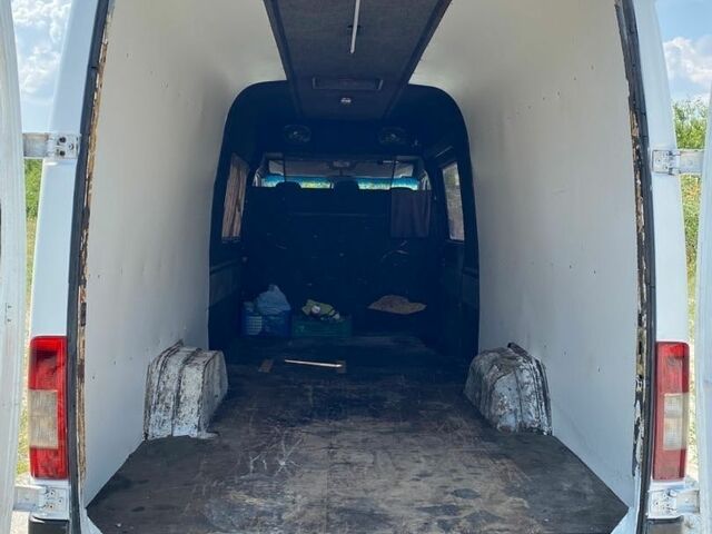 Белый Мерседес Sprinter, объемом двигателя 2.2 л и пробегом 833 тыс. км за 7400 $, фото 16 на Automoto.ua
