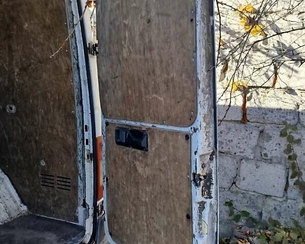 Белый Мерседес Sprinter, объемом двигателя 2.15 л и пробегом 700 тыс. км за 5200 $, фото 9 на Automoto.ua