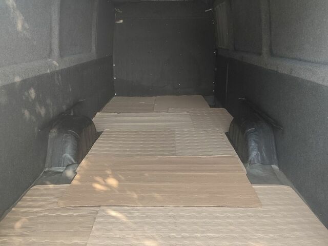 Белый Мерседес Sprinter, объемом двигателя 2.69 л и пробегом 730 тыс. км за 14000 $, фото 7 на Automoto.ua
