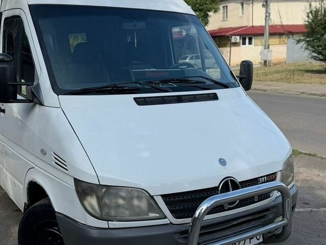 Белый Мерседес Sprinter, объемом двигателя 2.15 л и пробегом 685 тыс. км за 6300 $, фото 54 на Automoto.ua
