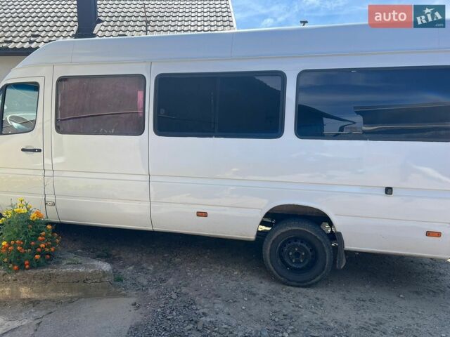 Белый Мерседес Sprinter, объемом двигателя 2.15 л и пробегом 177 тыс. км за 6000 $, фото 1 на Automoto.ua