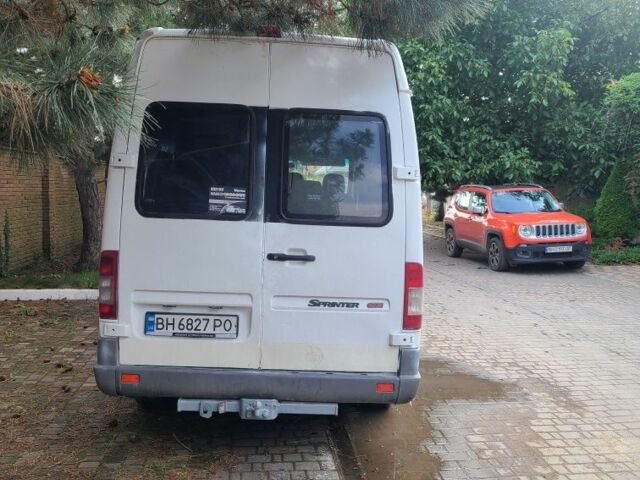 Белый Мерседес Sprinter, объемом двигателя 2.2 л и пробегом 650 тыс. км за 6500 $, фото 4 на Automoto.ua