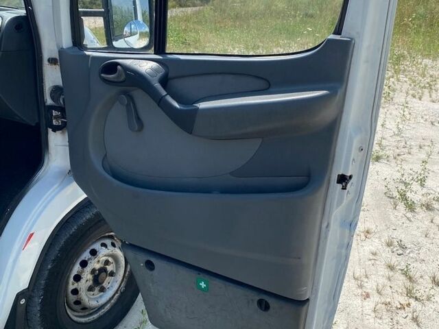 Белый Мерседес Sprinter, объемом двигателя 2.2 л и пробегом 833 тыс. км за 7400 $, фото 10 на Automoto.ua