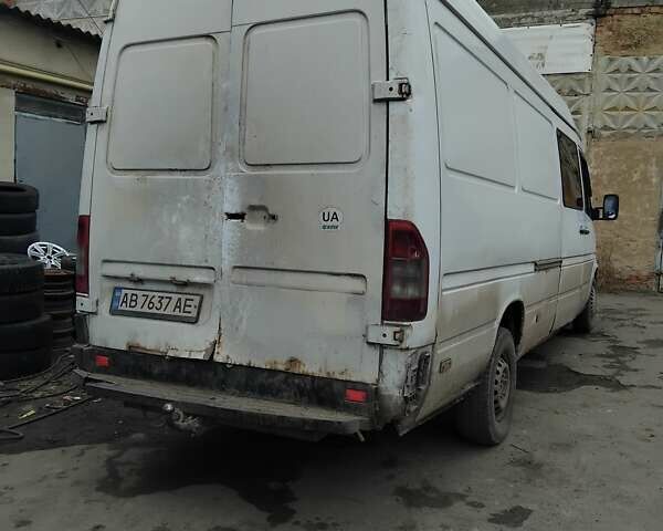 Белый Мерседес Sprinter, объемом двигателя 2.15 л и пробегом 800 тыс. км за 3800 $, фото 3 на Automoto.ua