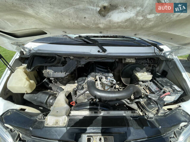 Белый Мерседес Sprinter, объемом двигателя 2.2 л и пробегом 575 тыс. км за 6600 $, фото 7 на Automoto.ua