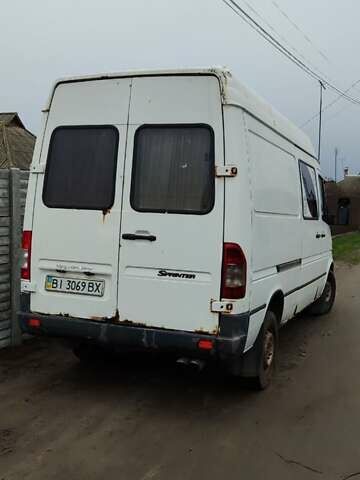 Белый Мерседес Sprinter, объемом двигателя 2.2 л и пробегом 484 тыс. км за 4700 $, фото 3 на Automoto.ua