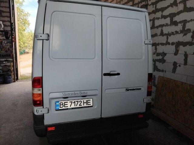 Білий Мерседес Sprinter, об'ємом двигуна 2.1 л та пробігом 256 тис. км за 8000 $, фото 3 на Automoto.ua