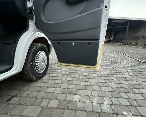 Белый Мерседес Sprinter, объемом двигателя 2.7 л и пробегом 700 тыс. км за 13800 $, фото 20 на Automoto.ua