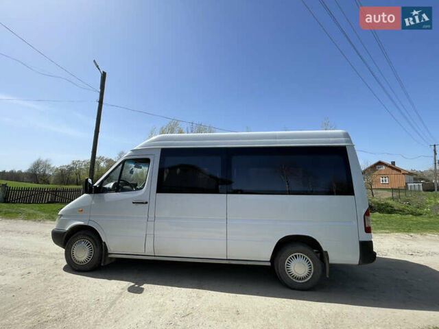 Белый Мерседес Sprinter, объемом двигателя 2.2 л и пробегом 575 тыс. км за 6600 $, фото 3 на Automoto.ua