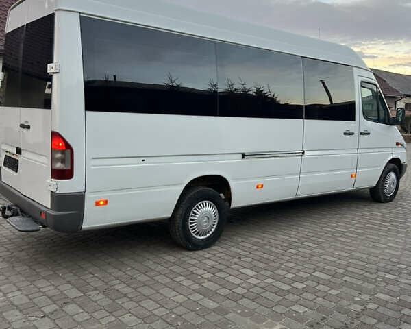 Белый Мерседес Sprinter, объемом двигателя 2.7 л и пробегом 700 тыс. км за 13800 $, фото 4 на Automoto.ua