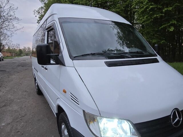 Белый Мерседес Sprinter, объемом двигателя 2 л и пробегом 443 тыс. км за 9499 $, фото 1 на Automoto.ua