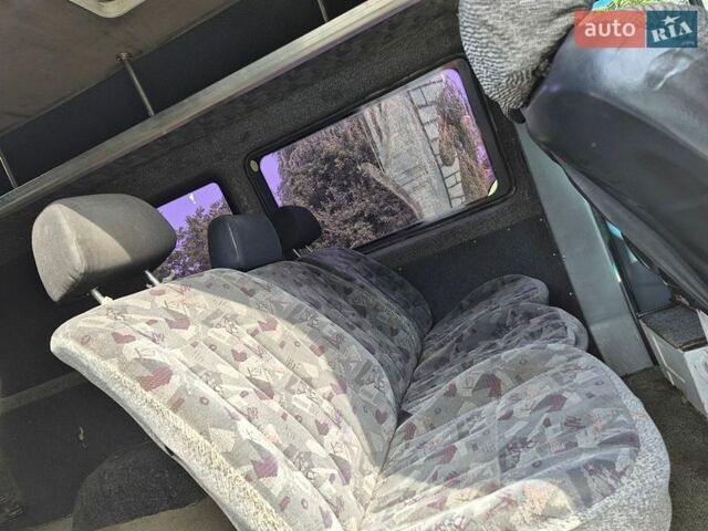 Белый Мерседес Sprinter, объемом двигателя 2.15 л и пробегом 300 тыс. км за 5900 $, фото 14 на Automoto.ua