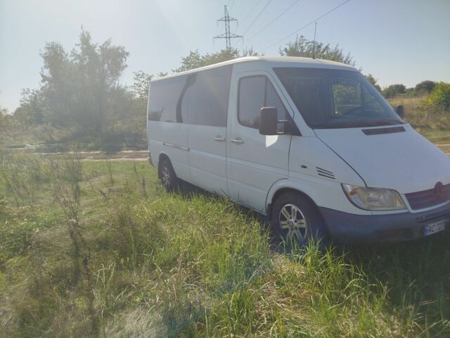 Белый Мерседес Sprinter, объемом двигателя 2.1 л и пробегом 350 тыс. км за 6800 $, фото 1 на Automoto.ua