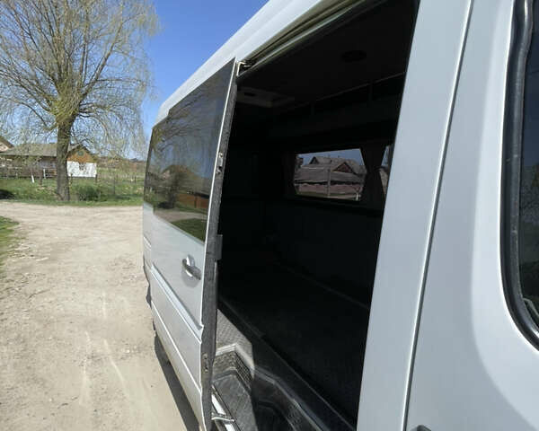 Белый Мерседес Sprinter, объемом двигателя 2.2 л и пробегом 575 тыс. км за 6600 $, фото 1 на Automoto.ua