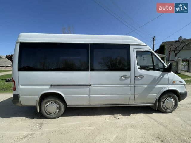 Белый Мерседес Sprinter, объемом двигателя 2.2 л и пробегом 575 тыс. км за 6600 $, фото 2 на Automoto.ua