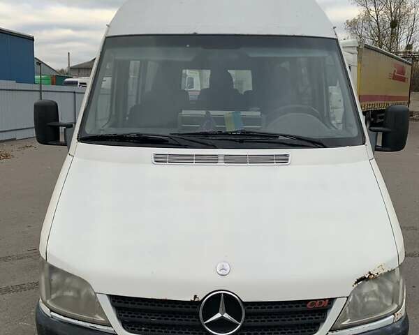Белый Мерседес Sprinter, объемом двигателя 2.69 л и пробегом 645 тыс. км за 6700 $, фото 1 на Automoto.ua