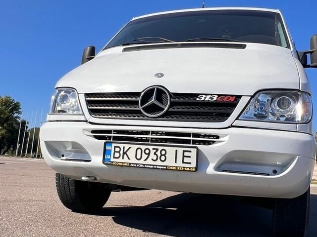 Белый Мерседес Sprinter, объемом двигателя 2.15 л и пробегом 557 тыс. км за 7500 $, фото 2 на Automoto.ua