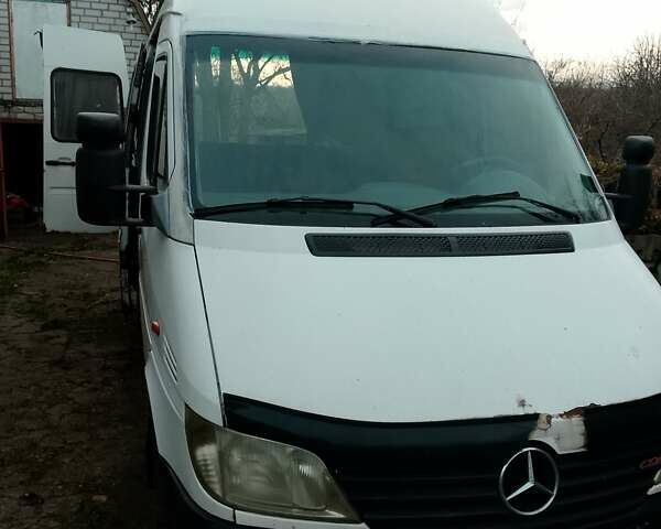 Белый Мерседес Sprinter, объемом двигателя 2.3 л и пробегом 482 тыс. км за 4000 $, фото 1 на Automoto.ua