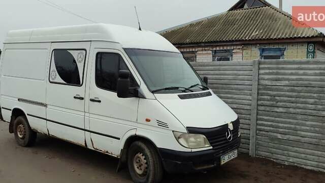 Белый Мерседес Sprinter, объемом двигателя 2.2 л и пробегом 484 тыс. км за 4700 $, фото 1 на Automoto.ua