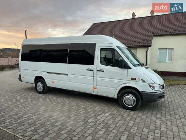 Белый Мерседес Sprinter, объемом двигателя 2.7 л и пробегом 700 тыс. км за 13800 $, фото 3 на Automoto.ua