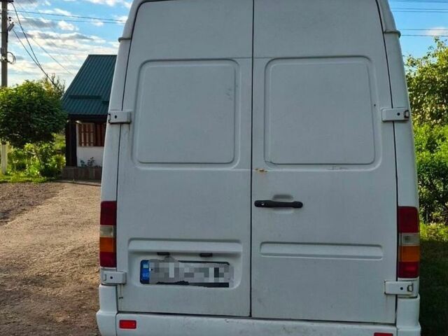 Белый Мерседес Sprinter, объемом двигателя 2.15 л и пробегом 555 тыс. км за 6750 $, фото 4 на Automoto.ua
