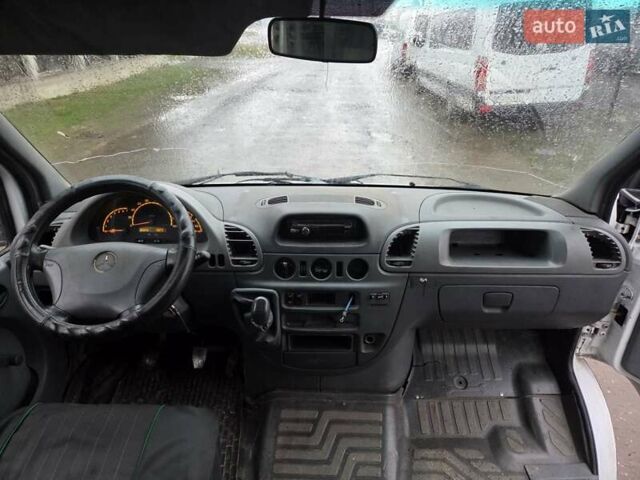 Белый Мерседес Sprinter, объемом двигателя 2.7 л и пробегом 399 тыс. км за 7999 $, фото 3 на Automoto.ua